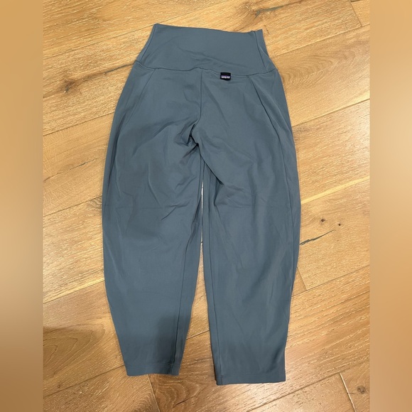 Patagonia women’s Capri - Picture 2 of 3